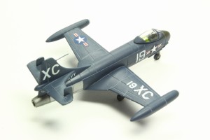 Jagdflugzeug Vought F6U Pirate (1/144)