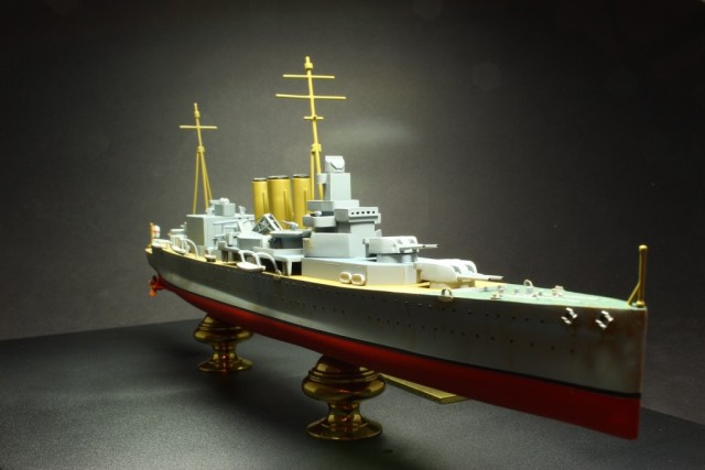 Schwerer Kreuzer HMS Suffolk (1/600)