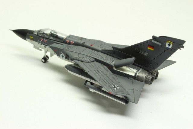 Kampfflugzeug Panavia Tornado IDS (1/144)