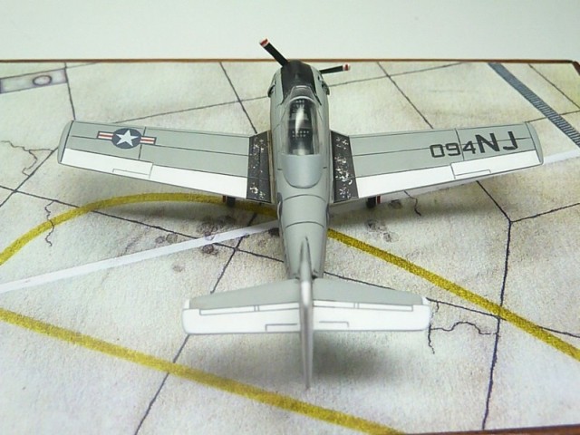 North American T-28B Trojan (1/144)