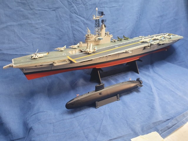 Jagd-U-Boot HMS Splendid und Flugzeugträger Veinticinco de Mayo (1/350)