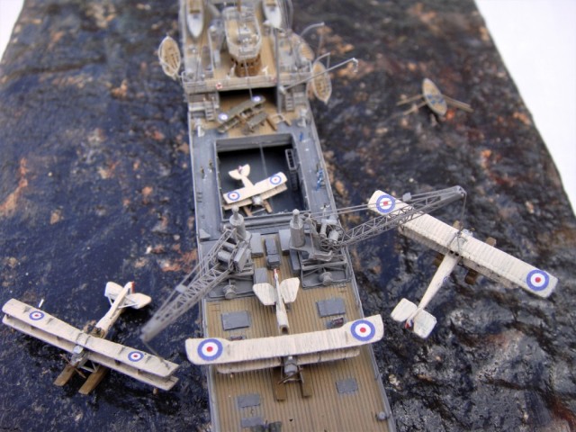 Flugzeugträger HMS Ark Royal (1/700)