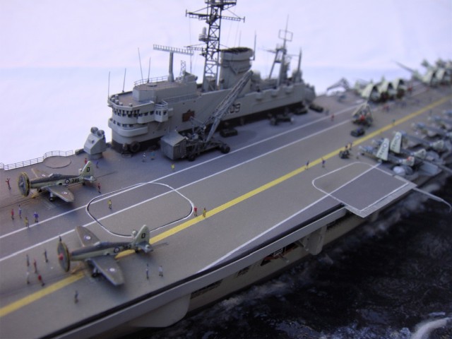 Flugzeugträger HMS Ark Royal (1/700)