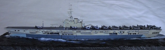 Flugzeugzeugträger HMS Colossus (1/700)