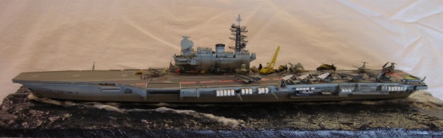 Flugzeugträger HMS Hermes (1/700)