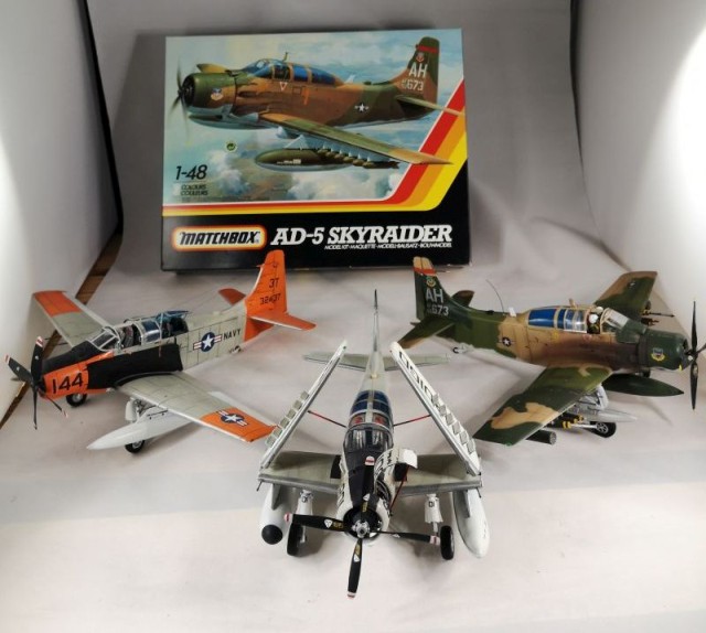 Marinekampfflugzeug Douglas AD-5 Skyraider (1/48)