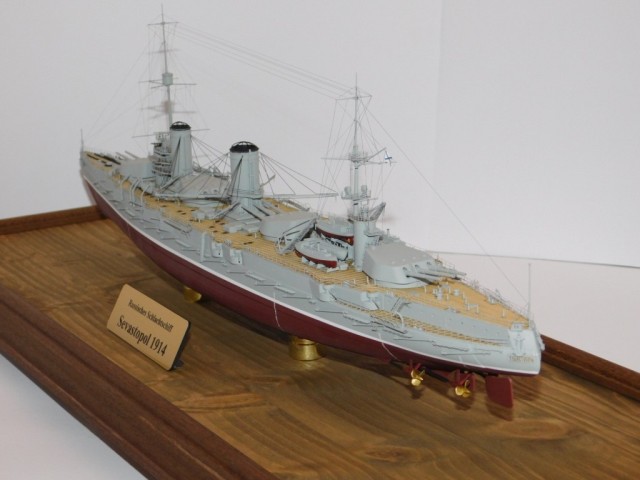 Russisches Schlachtschiff Sewastopol (1/350)