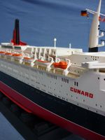 RMS Queen Elizabeth 2 in 1/450 von Steffen Franke