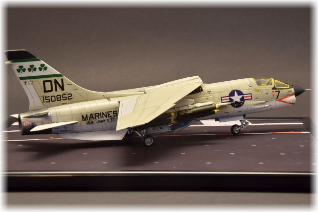 Jagdflugzeug Vought F-8E Crusader (1/72)