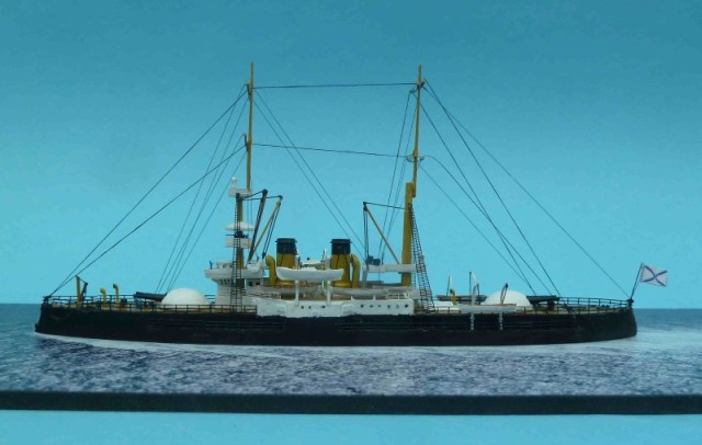 Schlachtschiff Dvenadsat Apostolev (1/700)