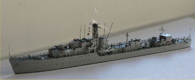 <b>Zum Vorbild</b>:<br />Typ 16 ASW Fregatte 1/700